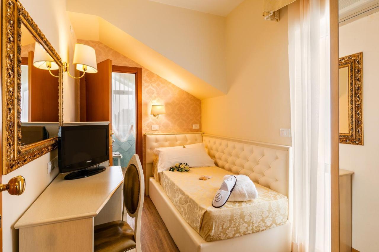 Hotel Mazzanti ميلانو ماريتيما المظهر الخارجي الصورة