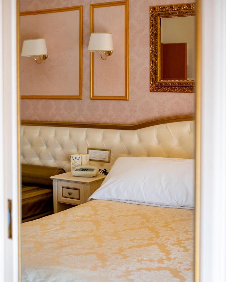 Hotel Mazzanti ميلانو ماريتيما المظهر الخارجي الصورة
